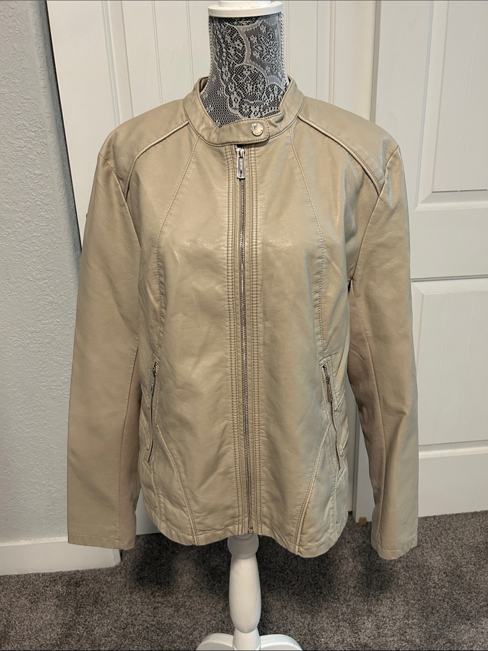 Kenneth Cole Women's Light Beige Zip Jacket XXL